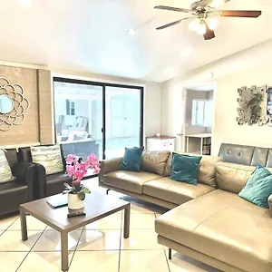  Holiday home Disneyland Dream 5 Bedroom 3 Bath Theater Games Pool Table